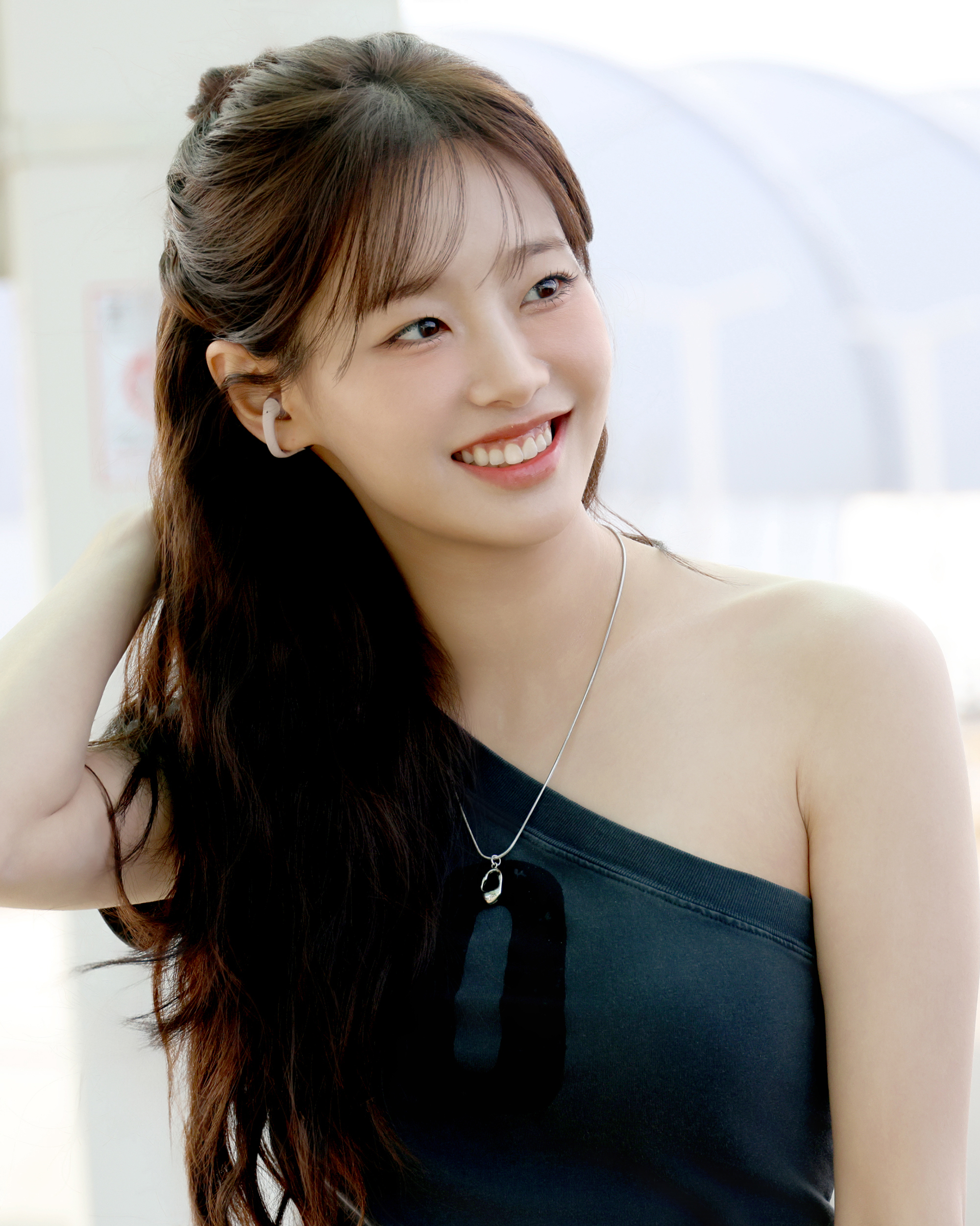 [공항패션]오마이걸 아린·츄 여름룩 추구미는 둘 중 누구? 392-Image